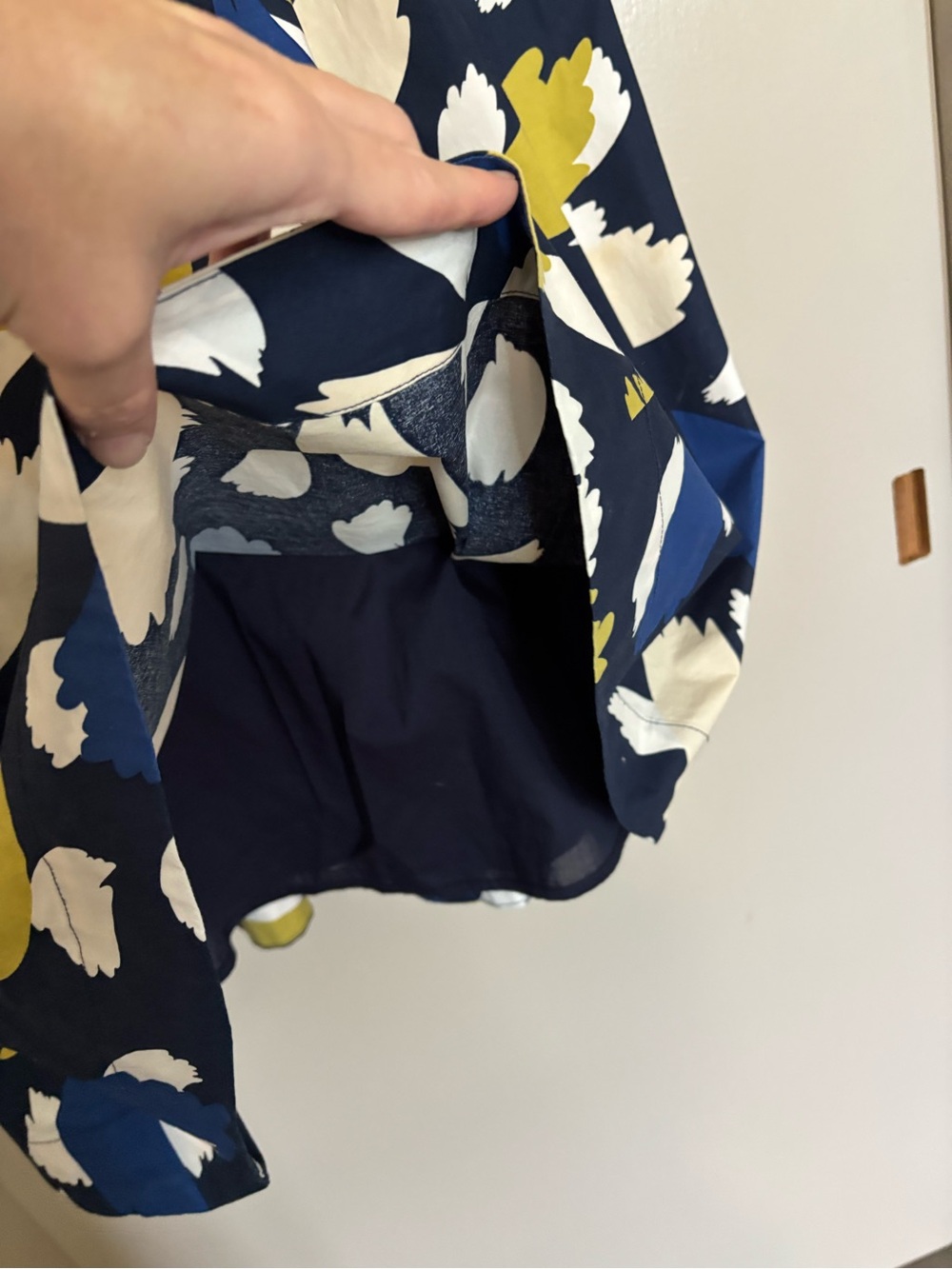 Boden Sleeveless Navy Floral A-Line Dress with White, Blue & Olive Print size 8 - Picture 4 of 8